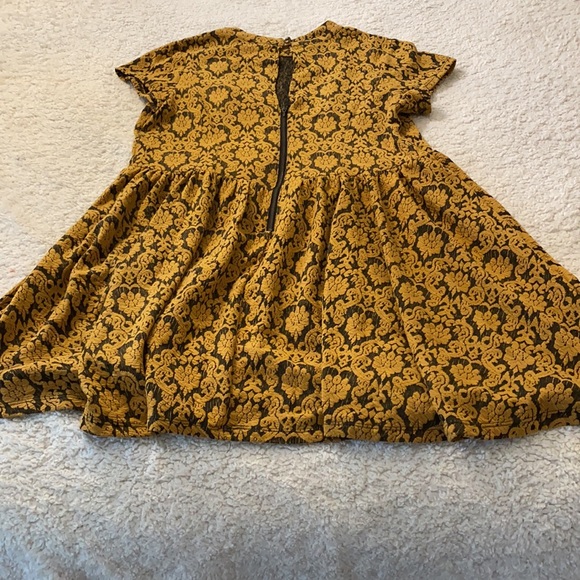 Mustard Yellow vintage dress ✨LAST CHANCE - Picture 2 of 4